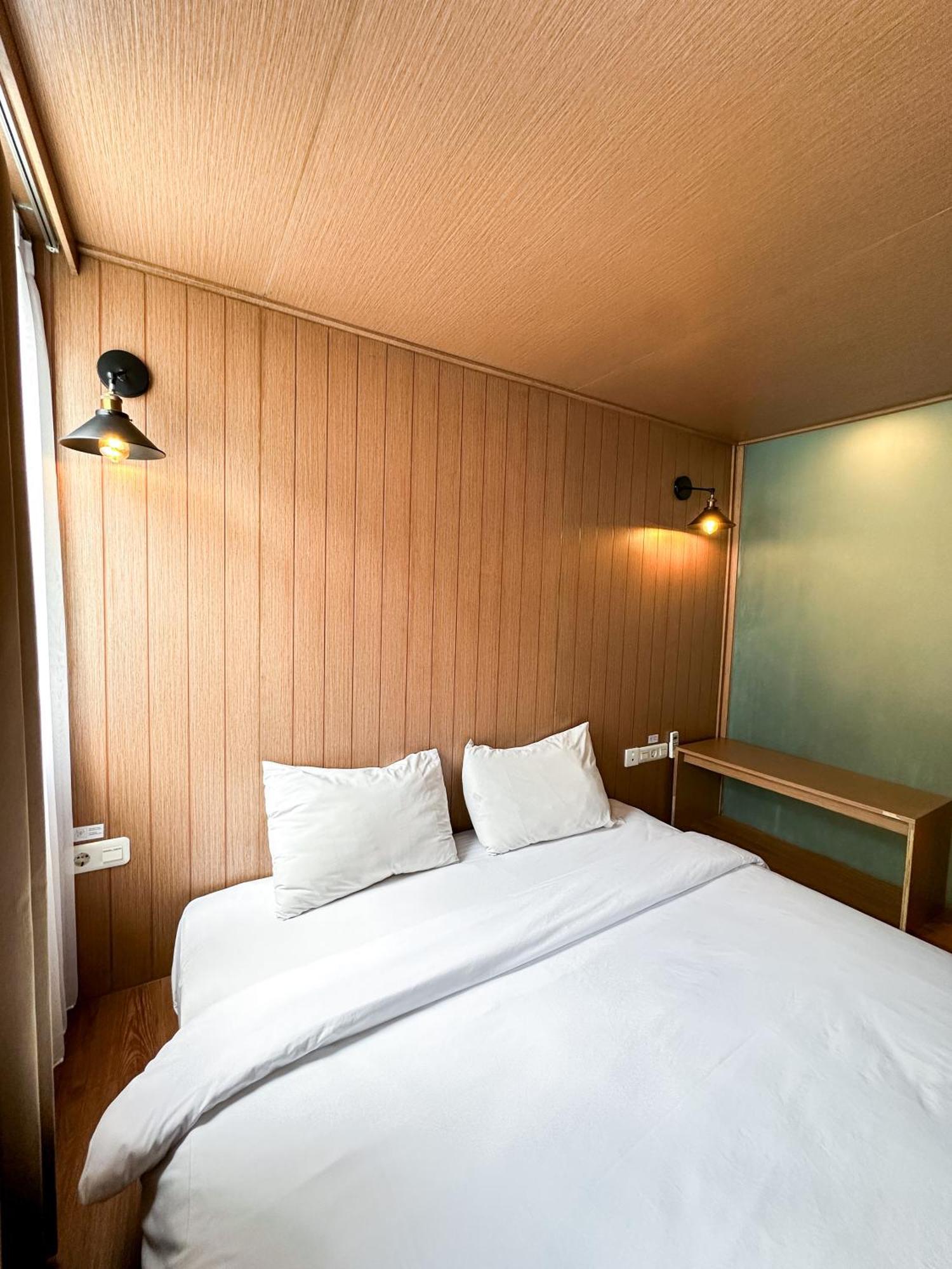 Kontena Hotel Batu  Buitenkant foto