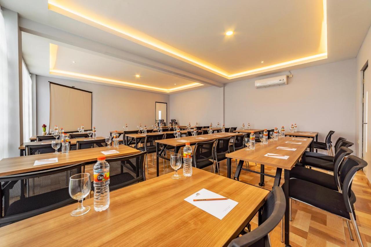 Kontena Hotel Batu  Buitenkant foto