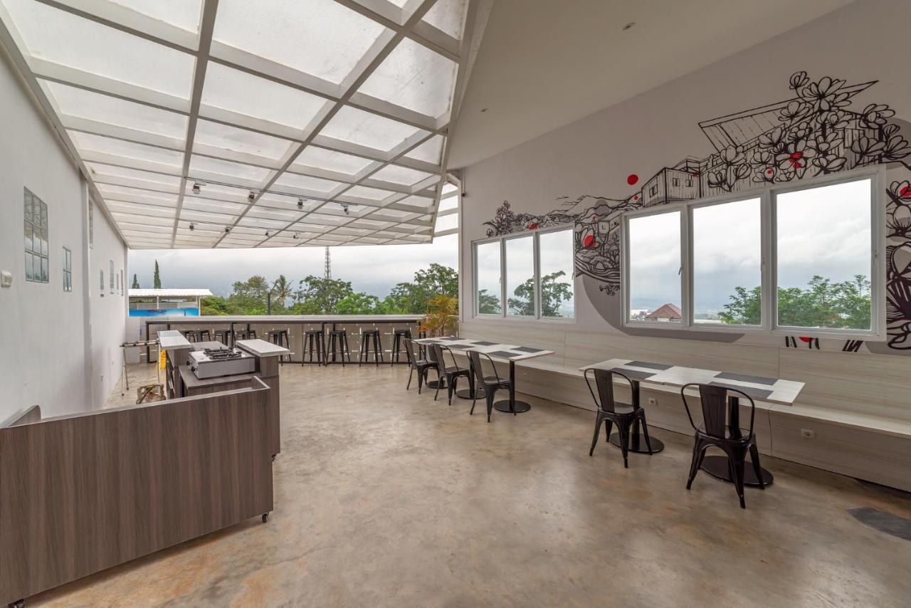 Kontena Hotel Batu  Buitenkant foto