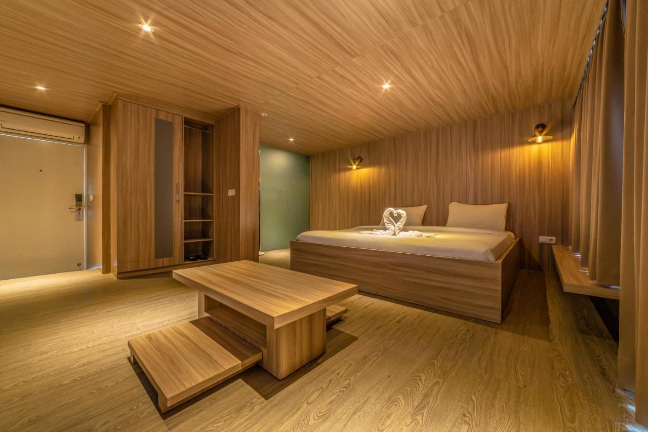 Kontena Hotel Batu  Buitenkant foto